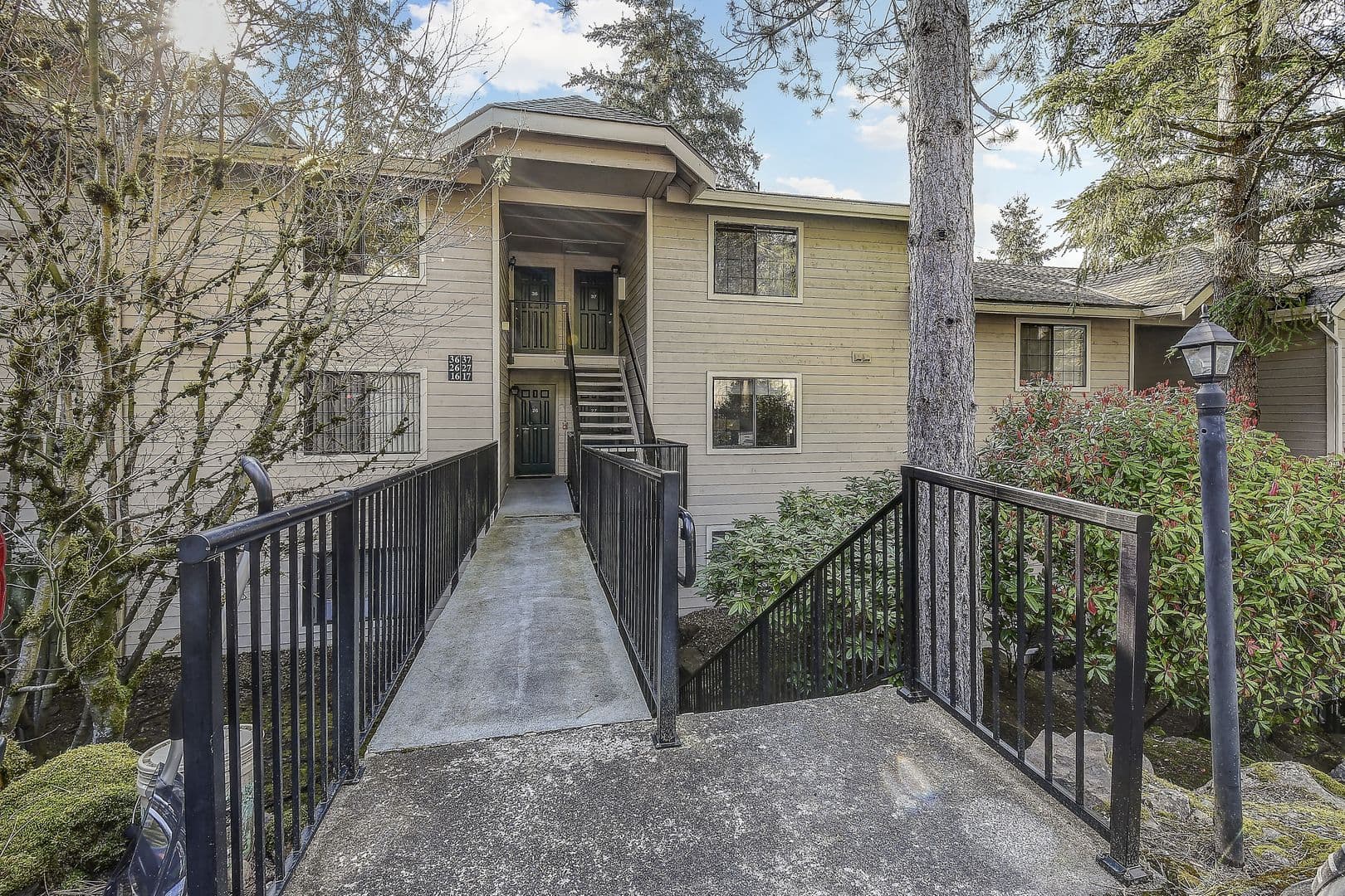 Kirkland House: 12505 NE 116th St. #A17