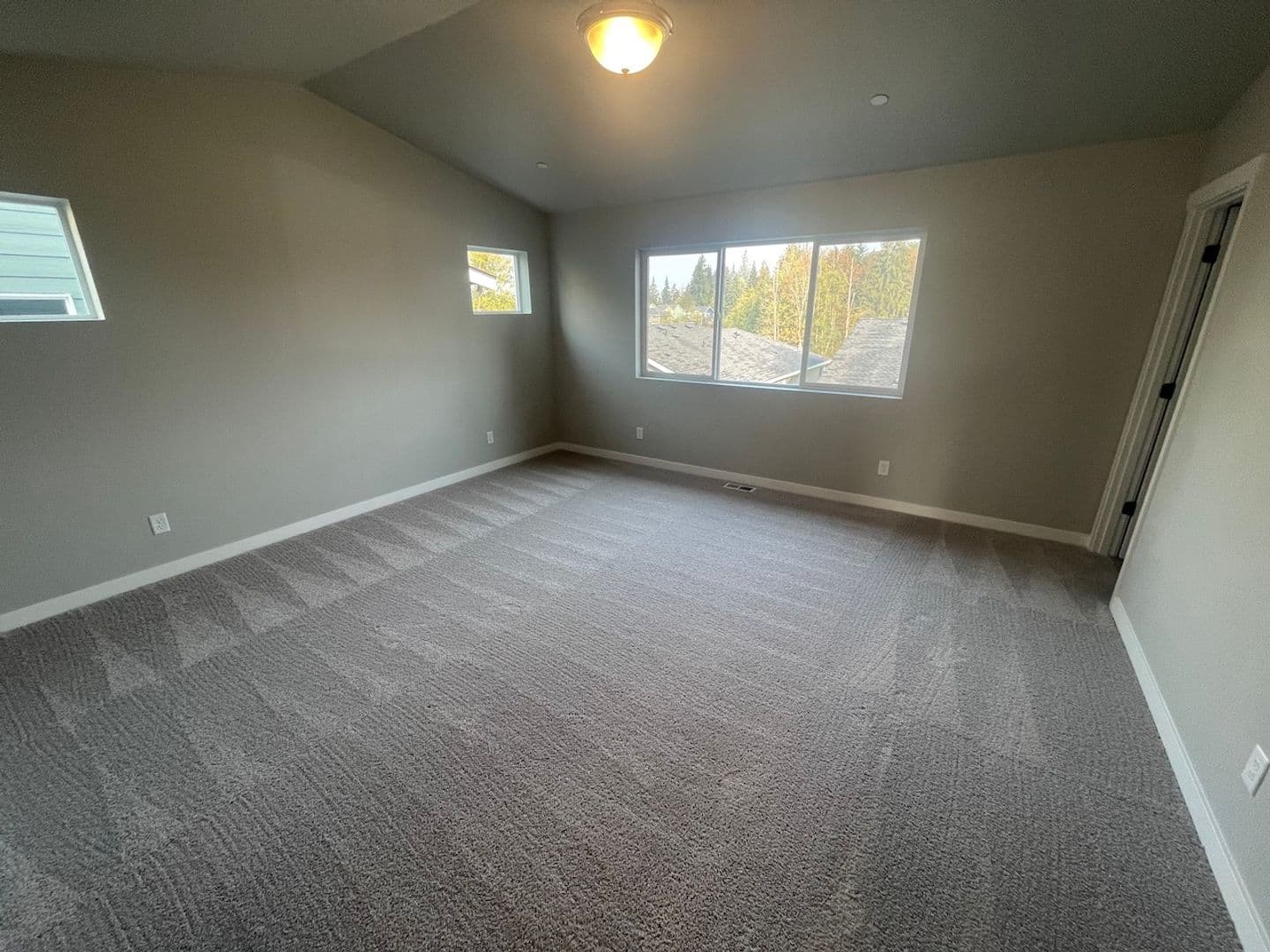 Marysville House: 8725 68th Pl NE