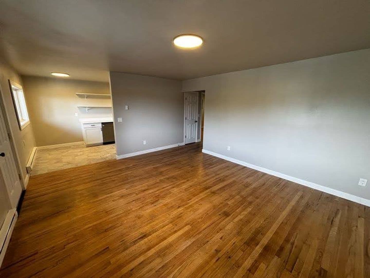 Lynnwood Apartment: 14523 Hwy 99