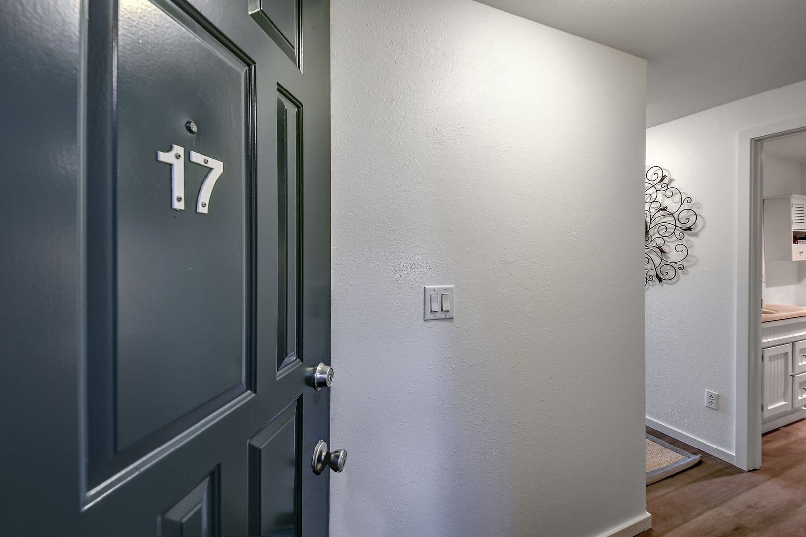 Kirkland House: 12505 NE 116th St. #A17