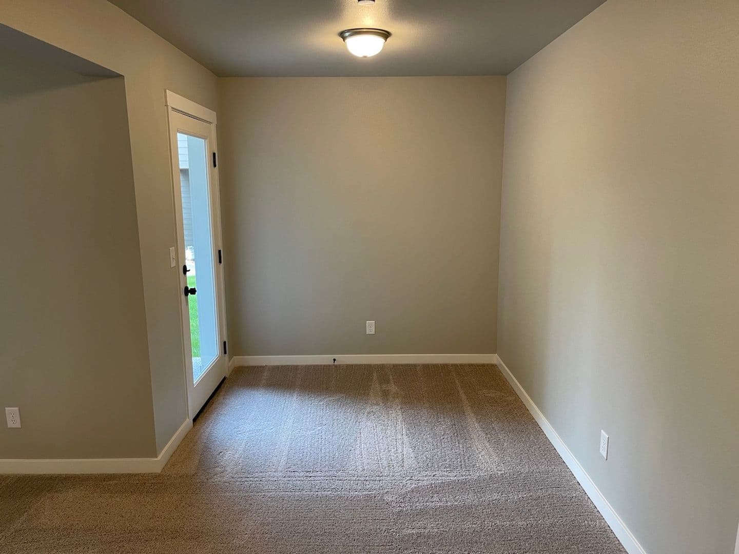 Marysville House: 8725 68th Pl NE