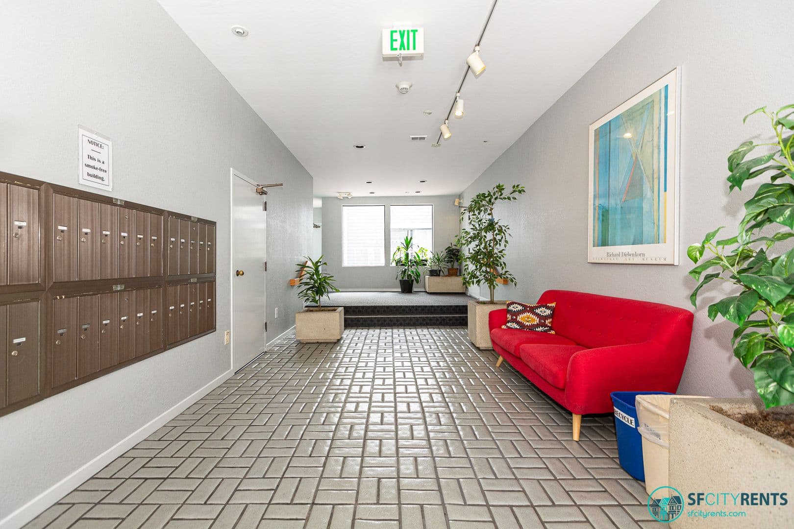 San Francisco Apartment: 1350 California St. #104