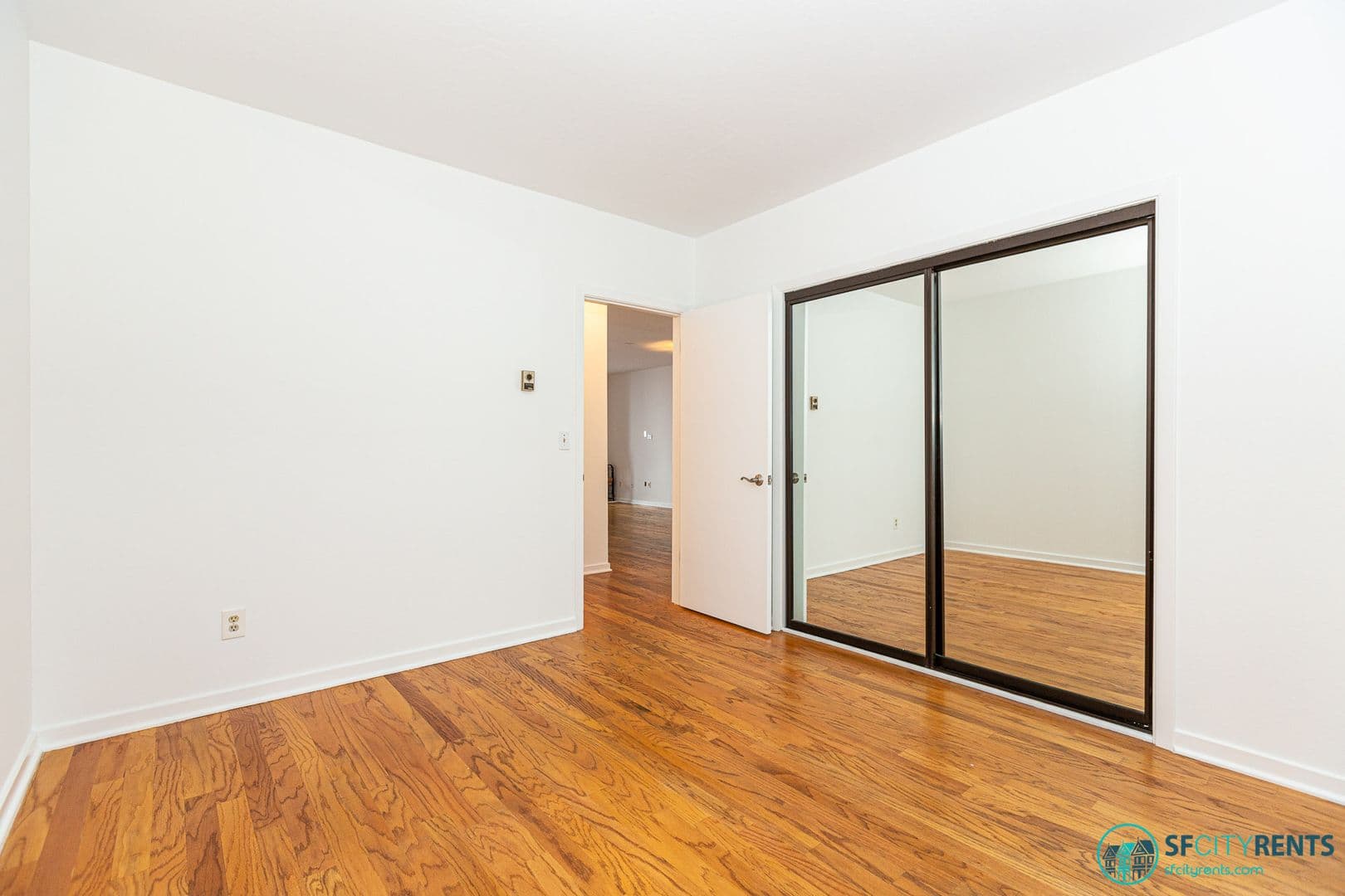 San Francisco Apartment: 1350 California St. #104