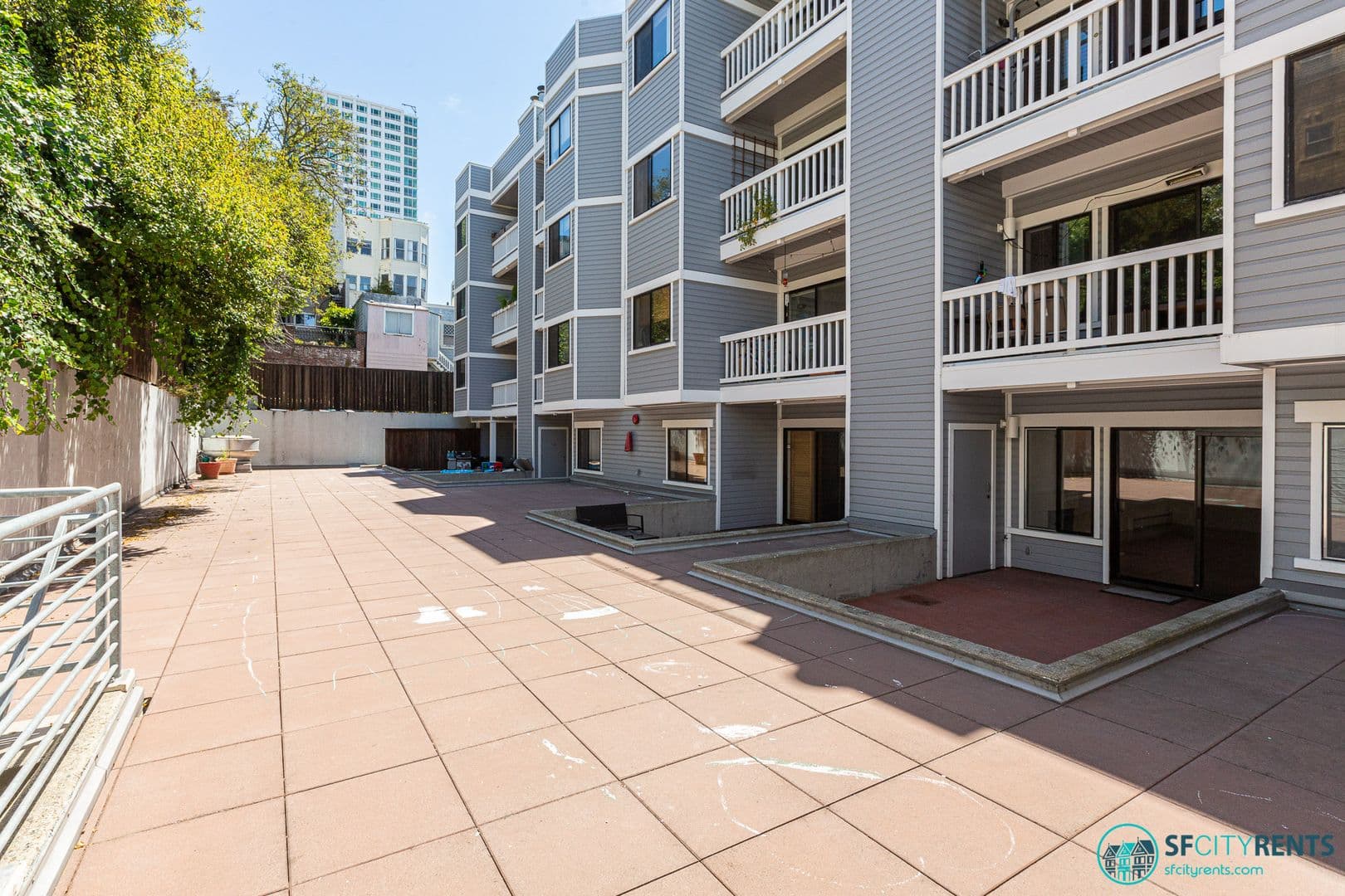 San Francisco Apartment: 1350 California St. #104