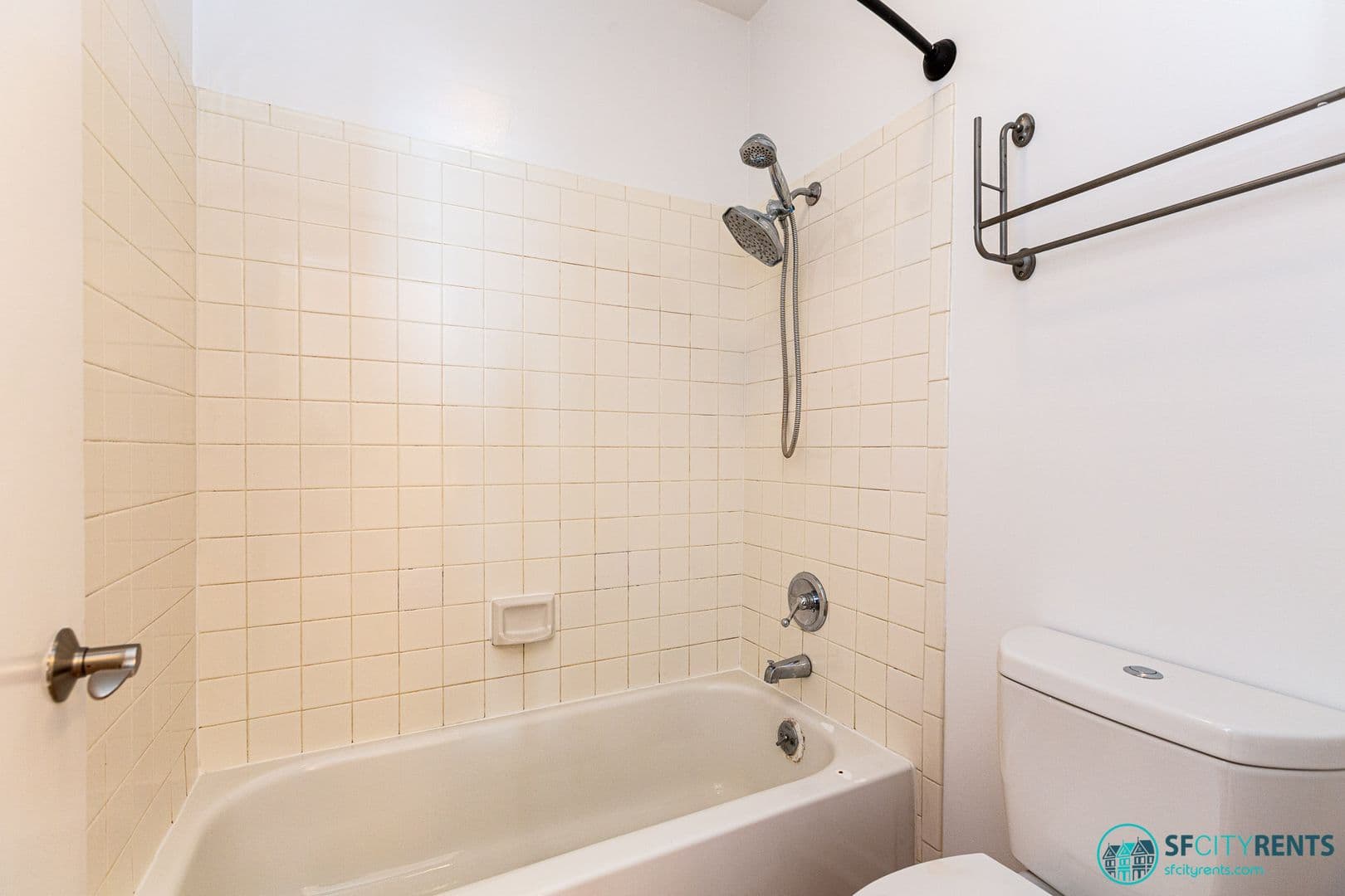 San Francisco Apartment: 1350 California St. #104
