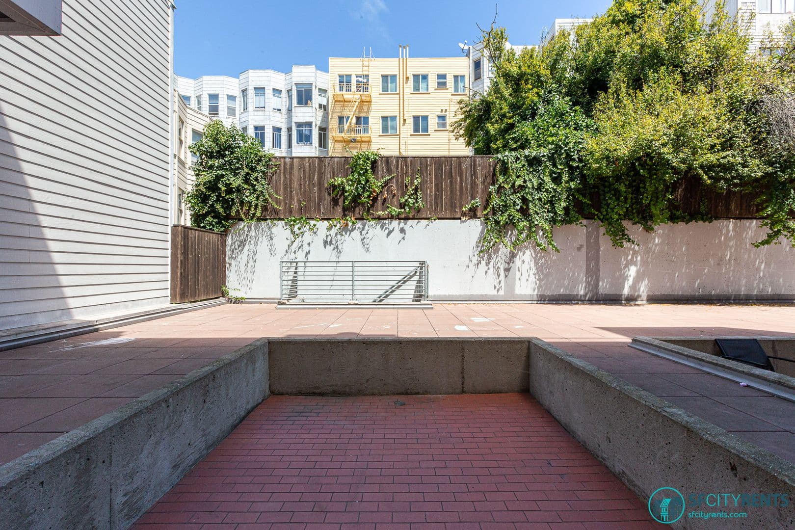 San Francisco Apartment: 1350 California St. #104