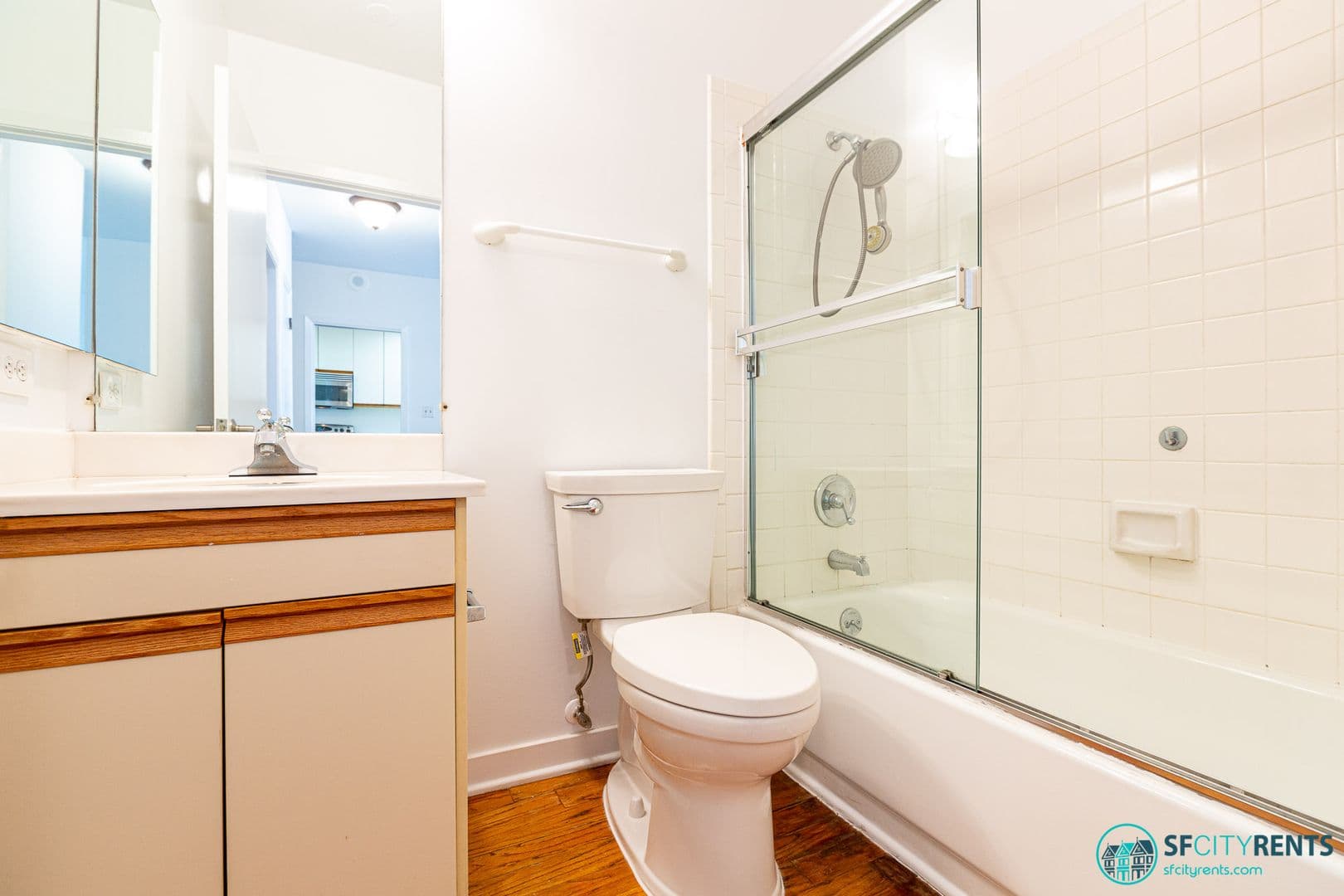 San Francisco Apartment: 1350 California St. #104