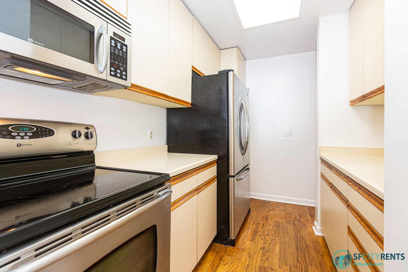 San Francisco Apartment: 1350 California St. #104