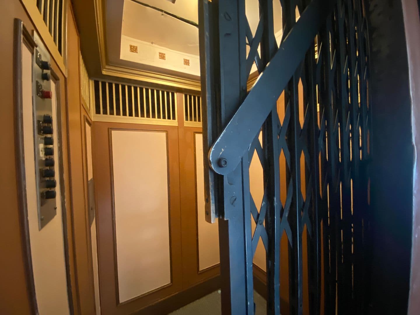St. Louis Apartment: 4066 Lindell Blvd.