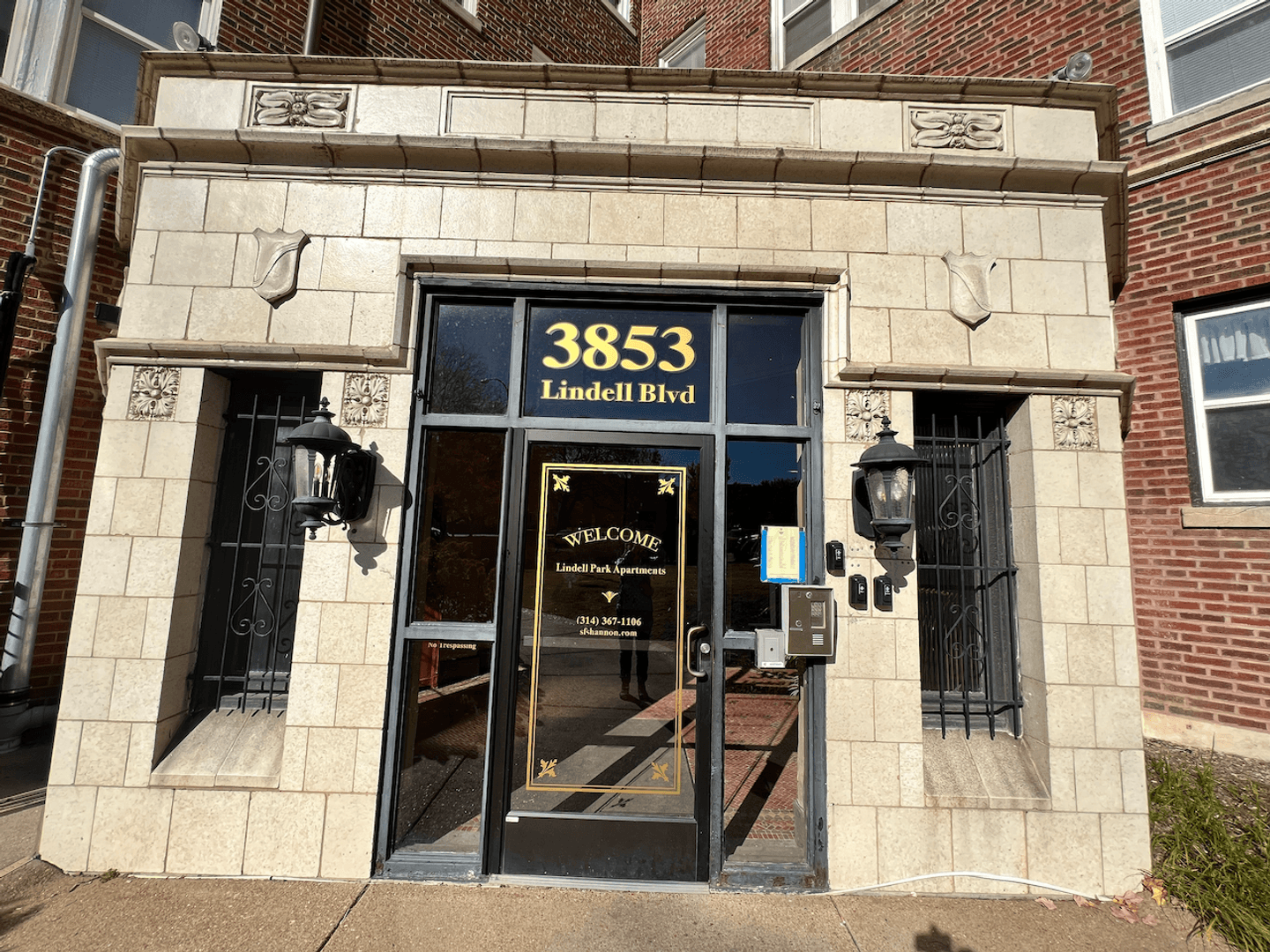 St. Louis Apartment: 3853 Lindell Boulevard