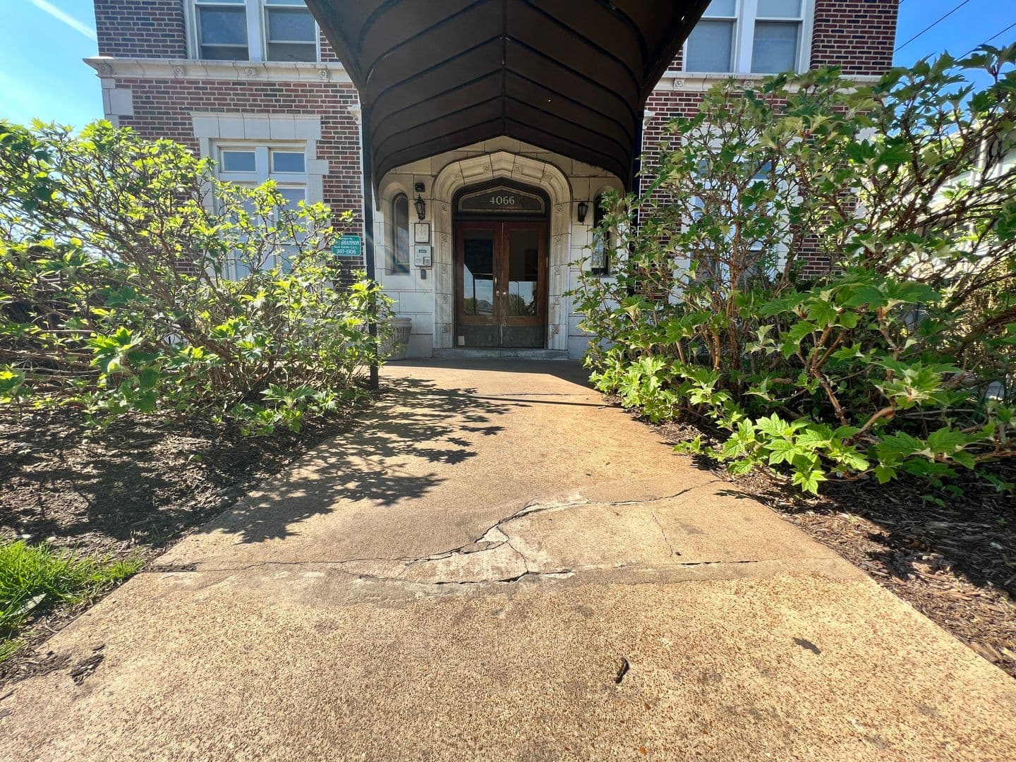 St. Louis Apartment: 4066 Lindell Blvd.