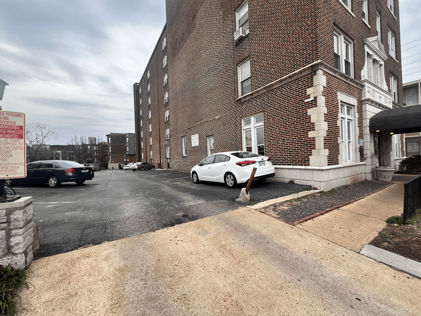 St. Louis Apartment: 4066 Lindell Blvd.