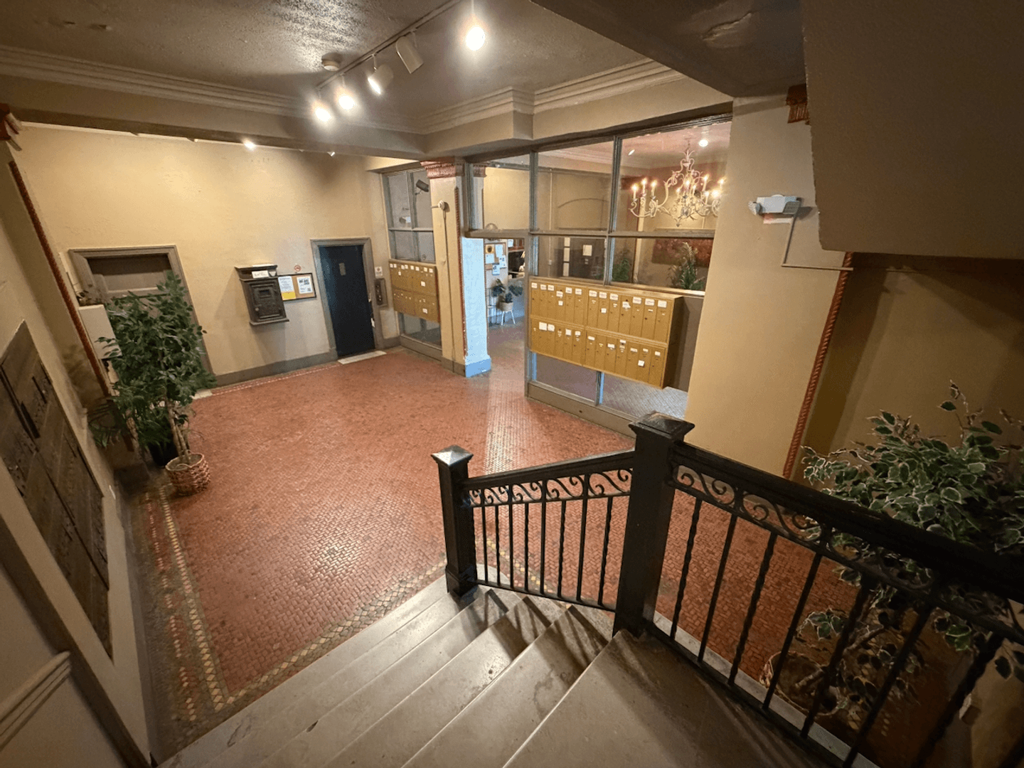 St. Louis Apartment: 3853 Lindell Boulevard