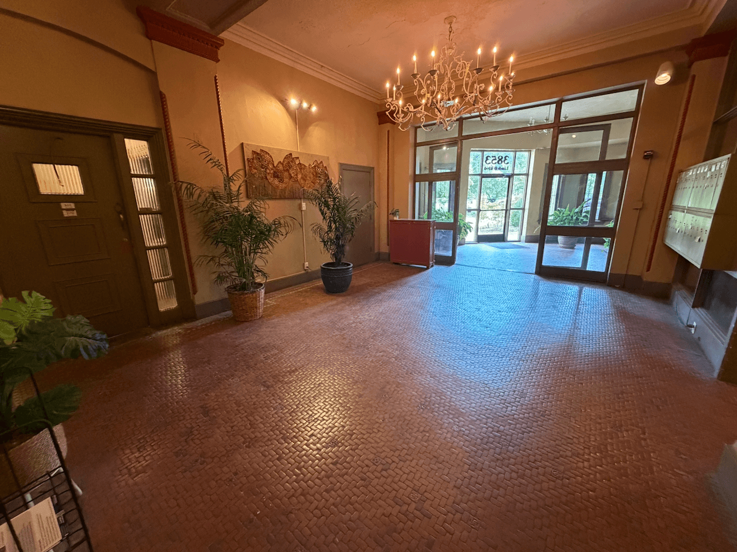 St. Louis Apartment: 3853 Lindell Boulevard