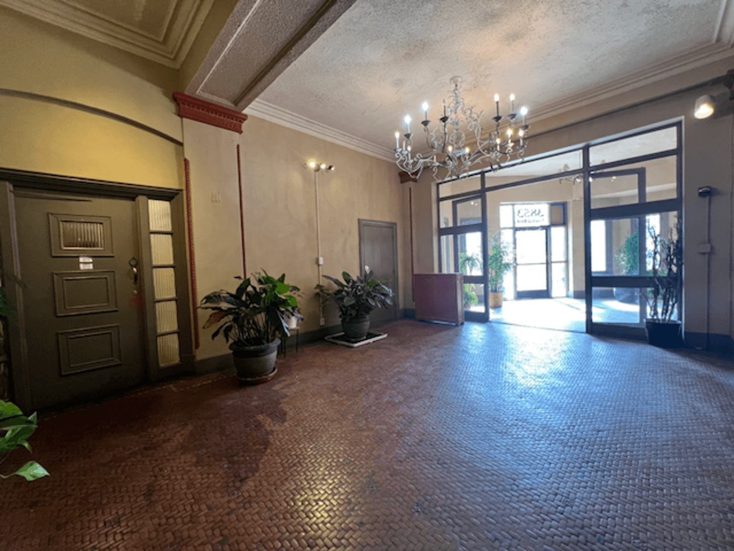 St. Louis Apartment: 3853 Lindell Boulevard