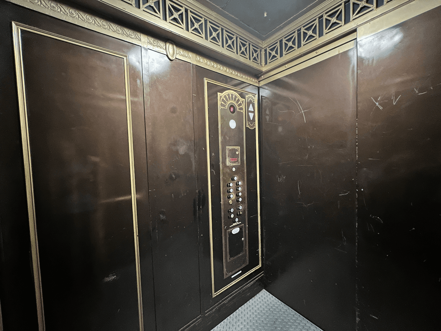 St. Louis Apartment: 3853 Lindell Boulevard