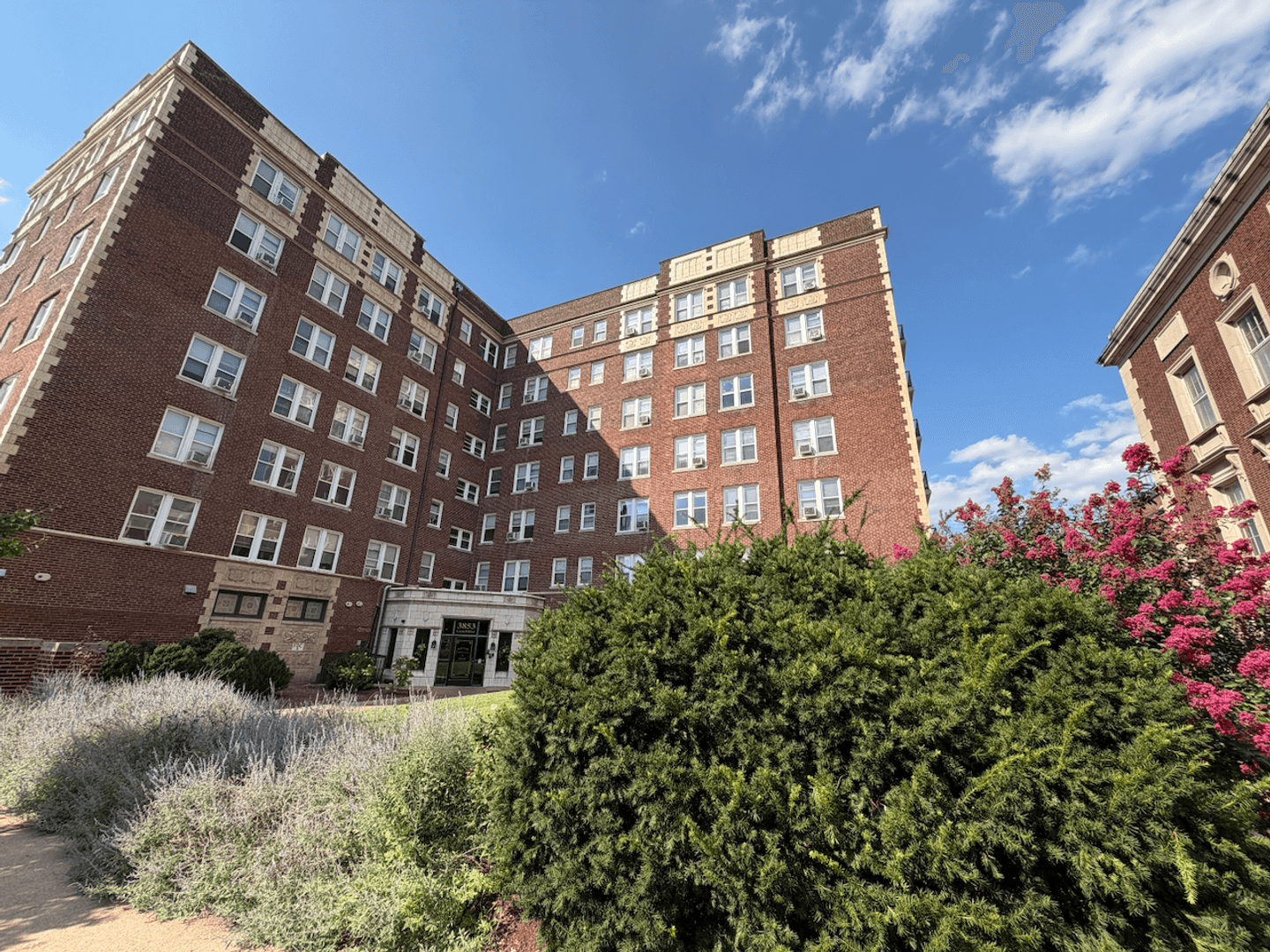 St. Louis Apartment: 3853 Lindell Boulevard