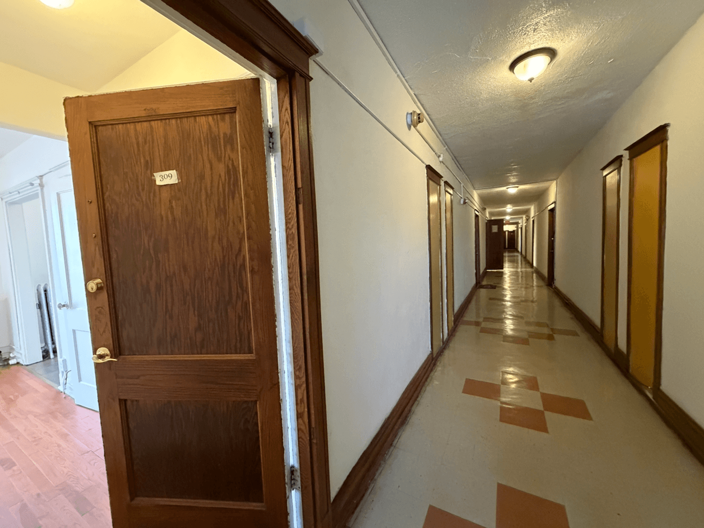 St. Louis Apartment: 3853 Lindell Boulevard