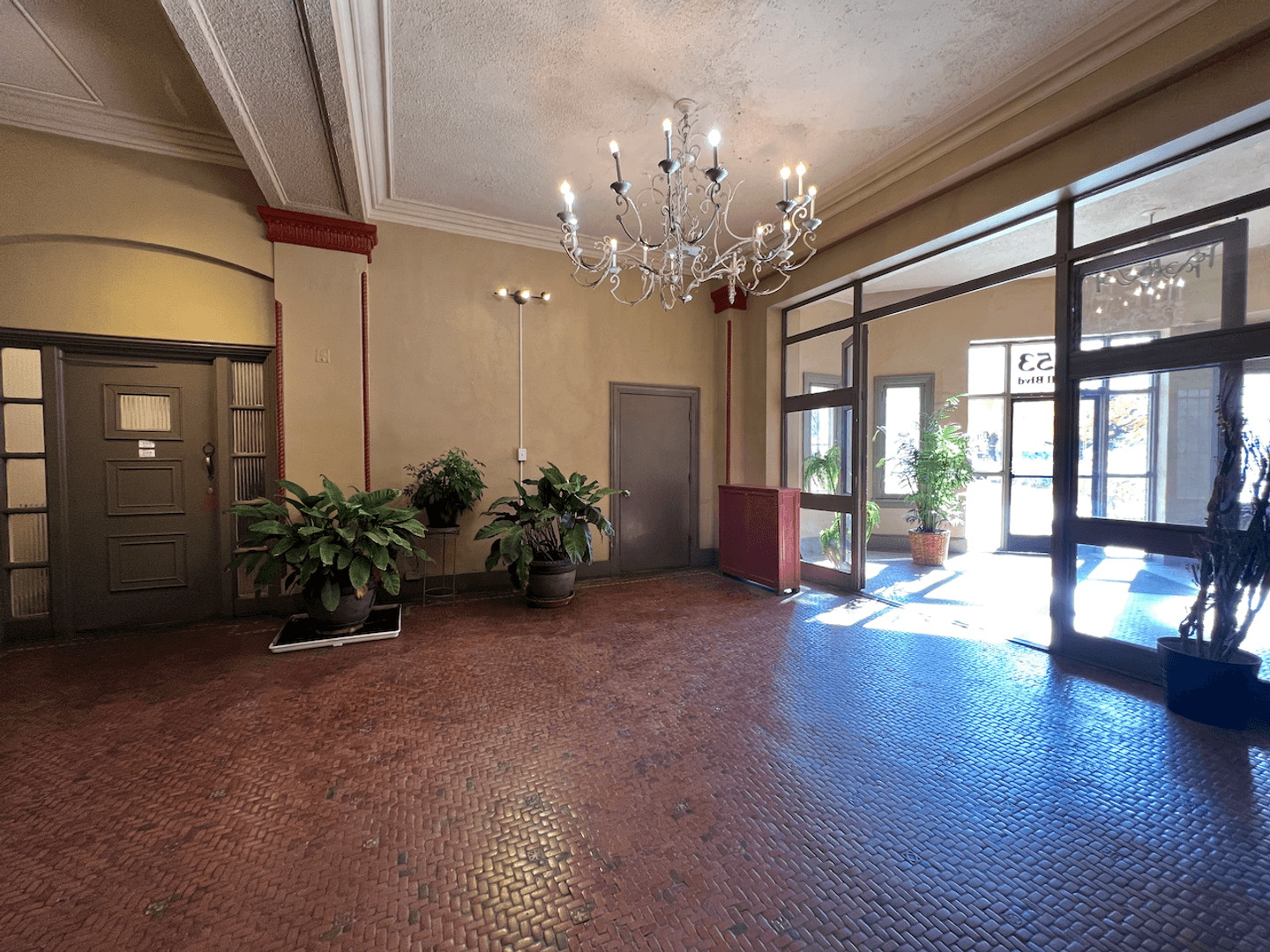 St. Louis Apartment: 3853 Lindell Boulevard
