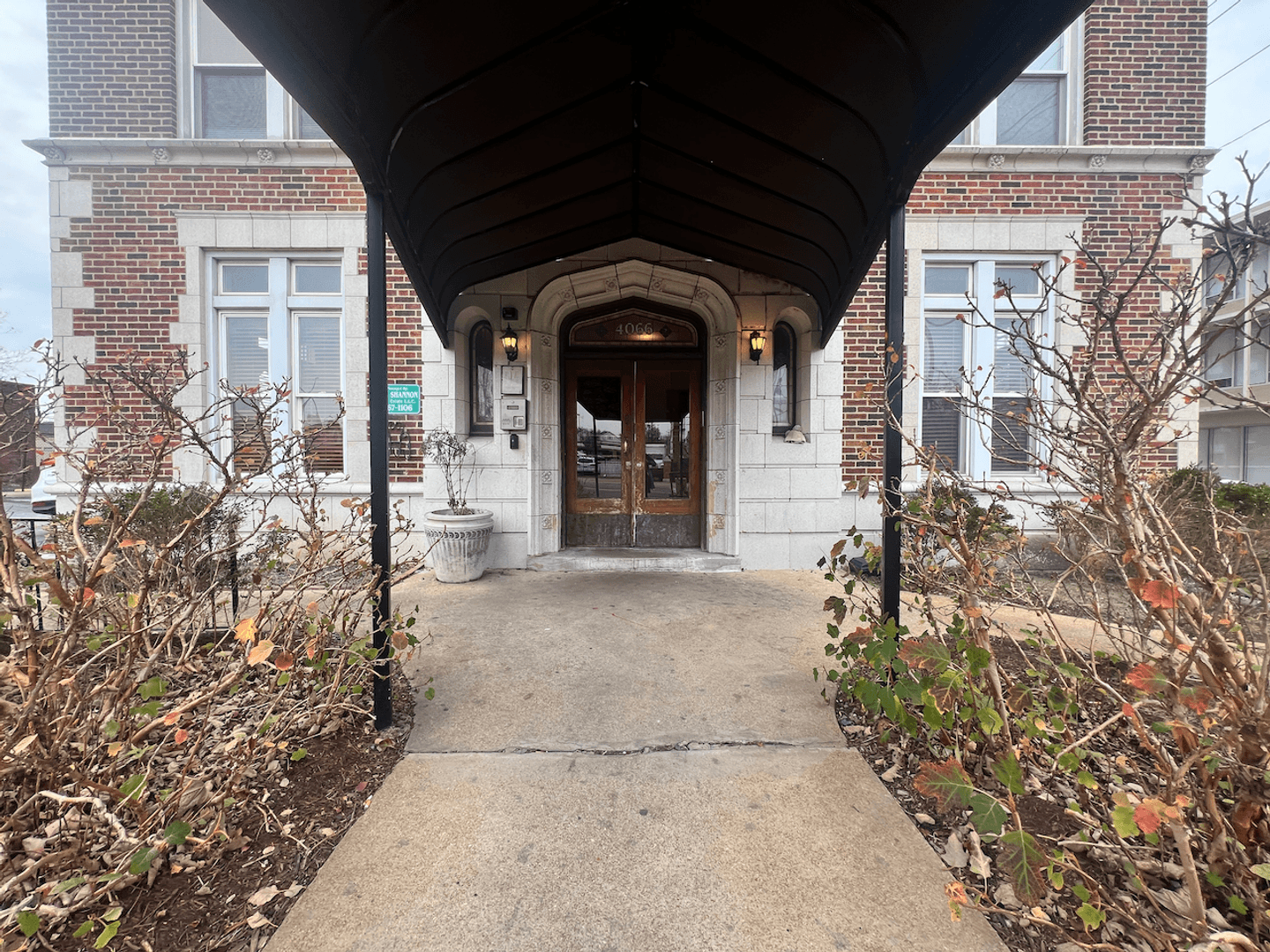 St. Louis Apartment: 4066 Lindell Blvd.