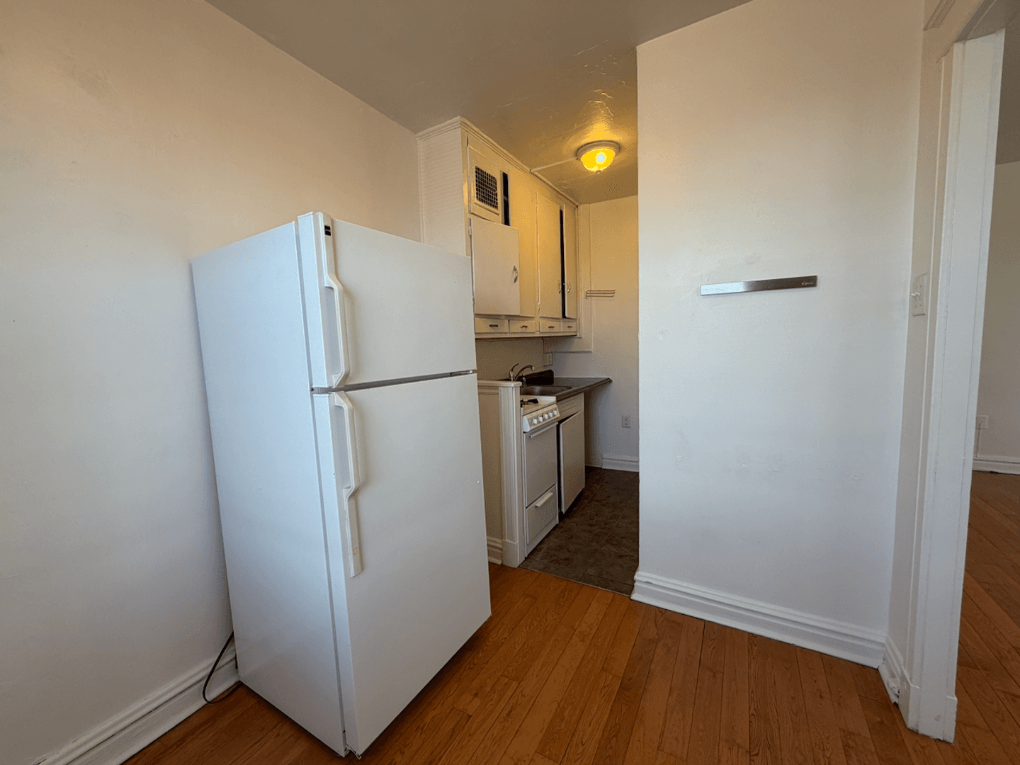 St. Louis Apartment: 4066 Lindell Blvd.