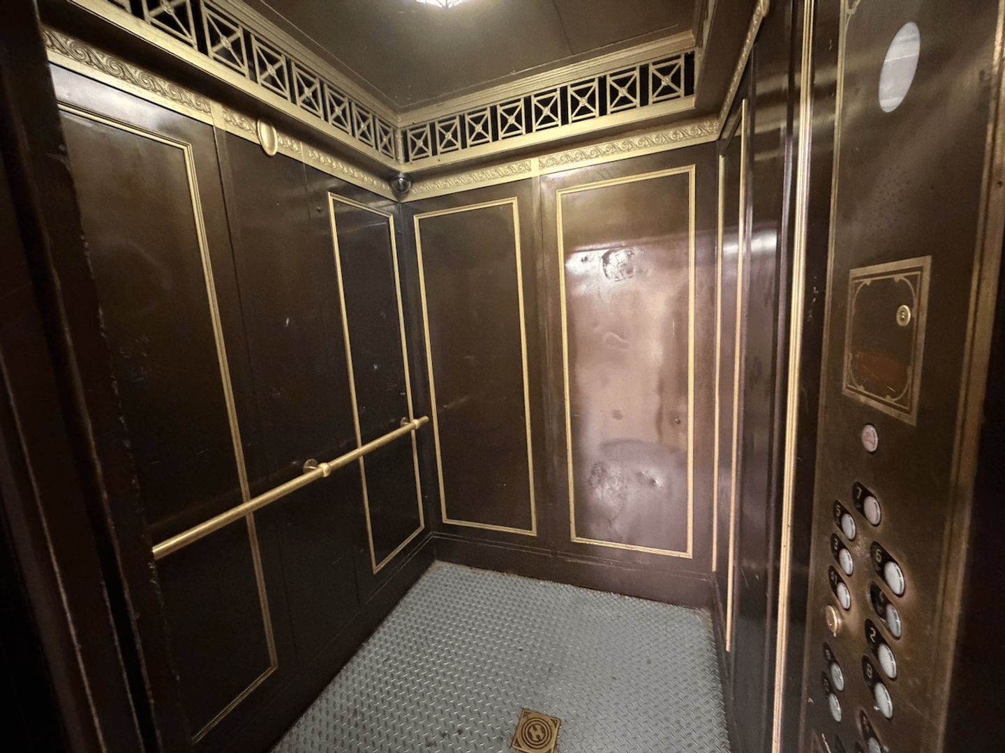 St. Louis Apartment: 3853 Lindell Boulevard