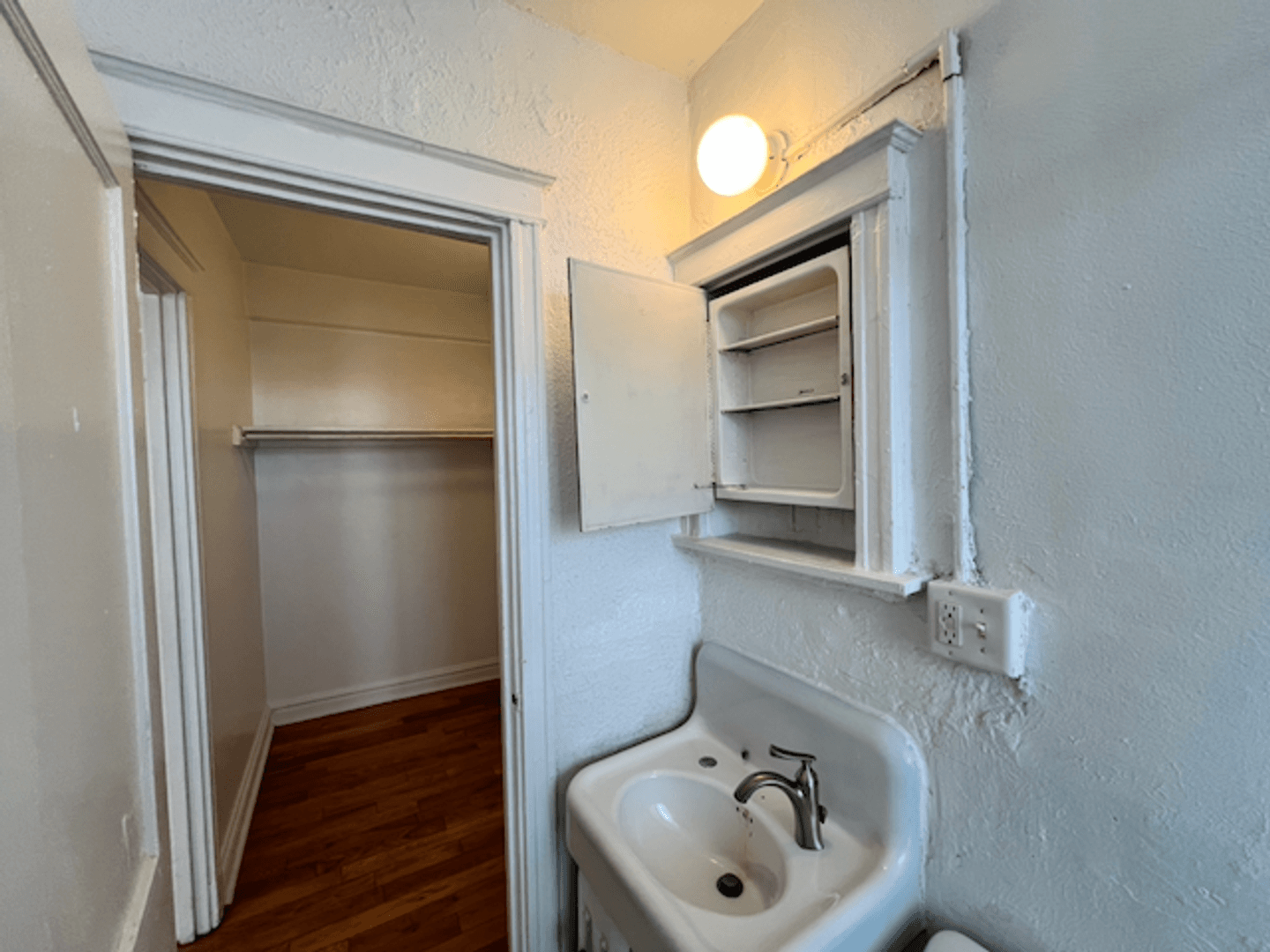 St. Louis Apartment: 3853 Lindell Boulevard