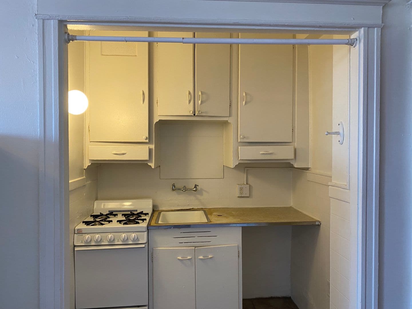 St. Louis Apartment: 4066 Lindell Blvd.