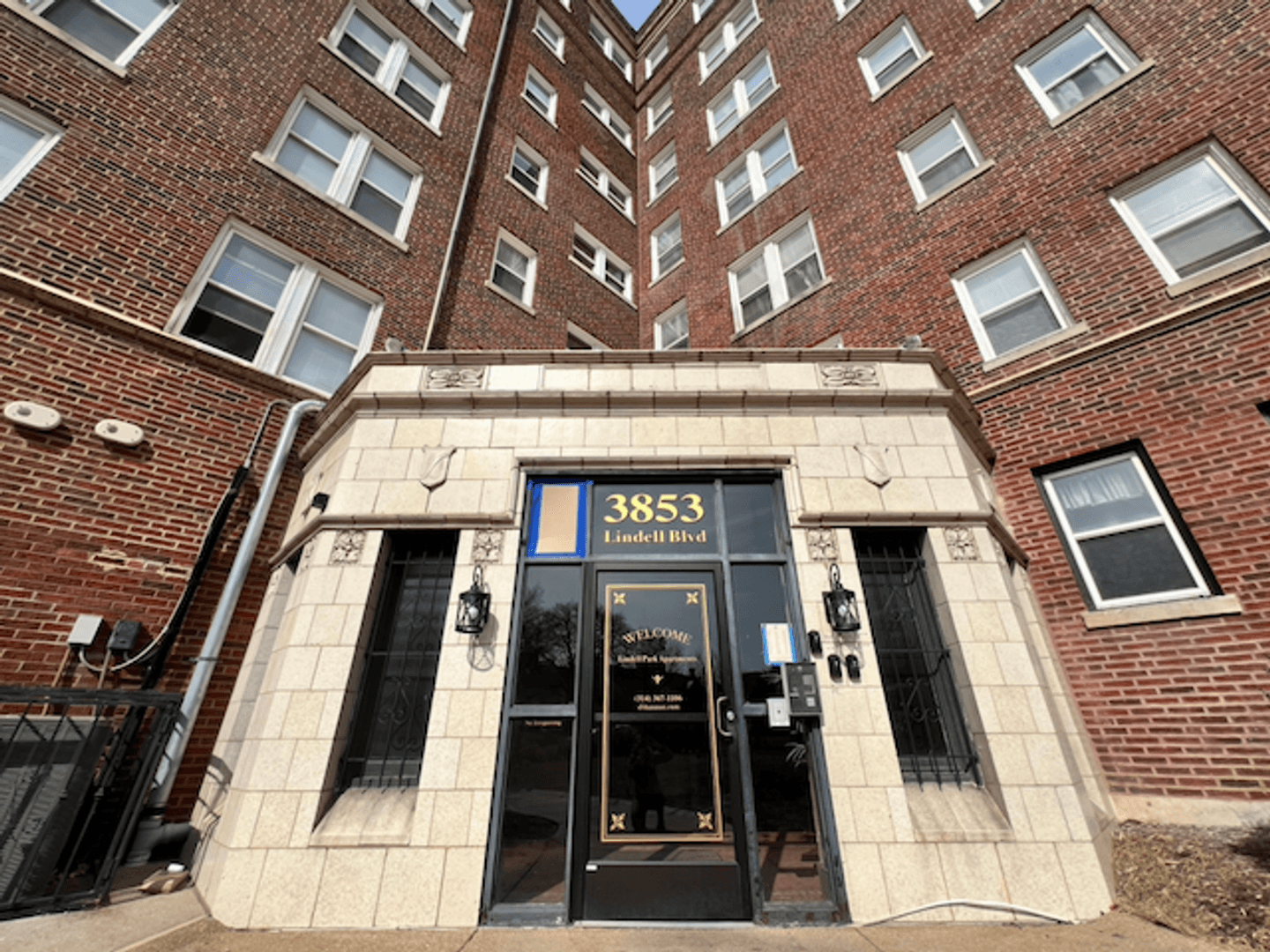 St. Louis Apartment: 3853 Lindell Boulevard