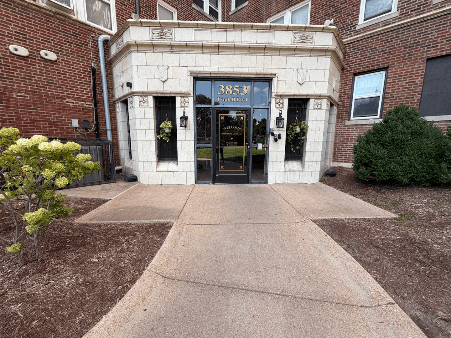 St. Louis Apartment: 3853 Lindell Boulevard