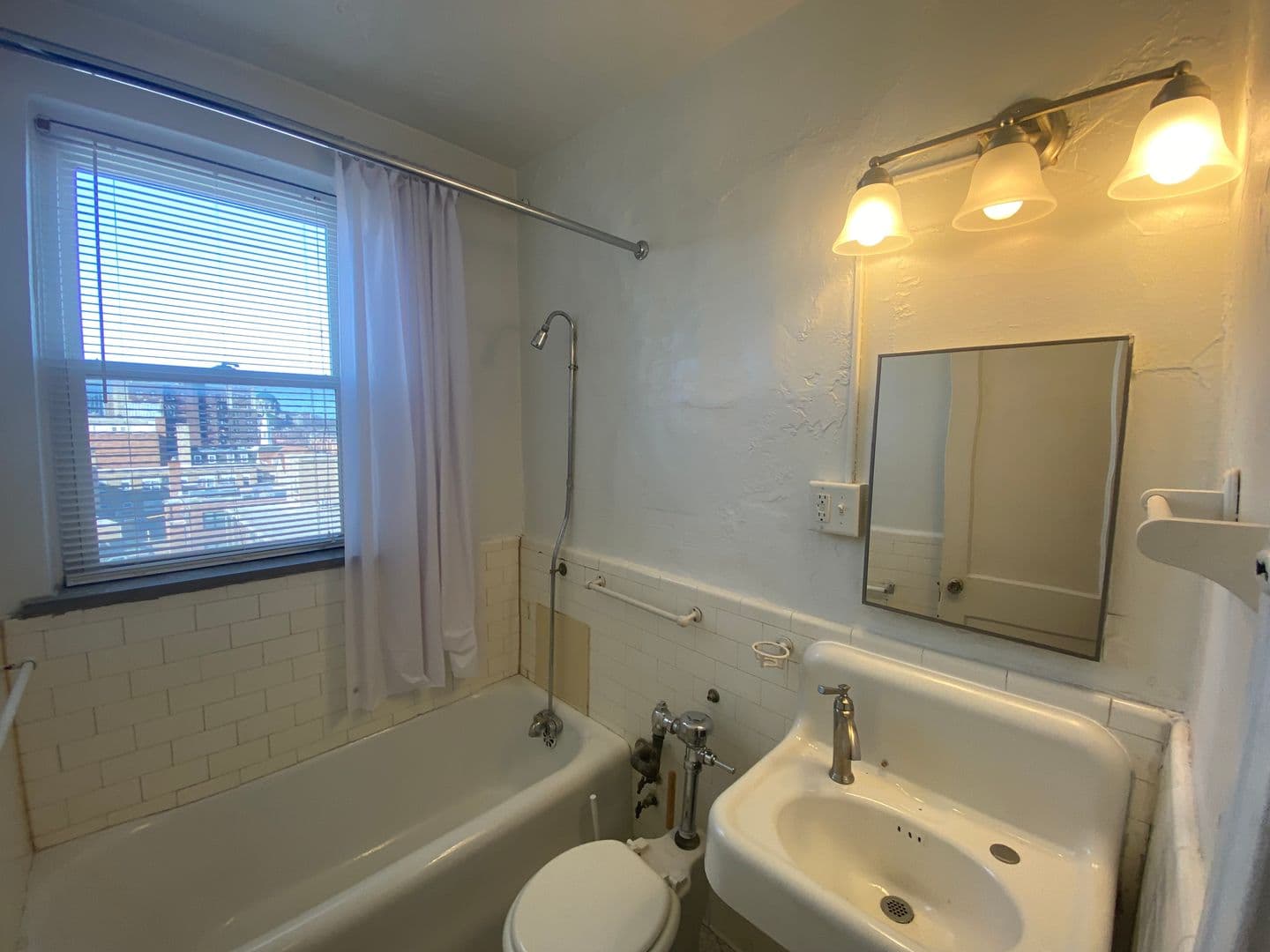 St. Louis Apartment: 4066 Lindell Blvd.