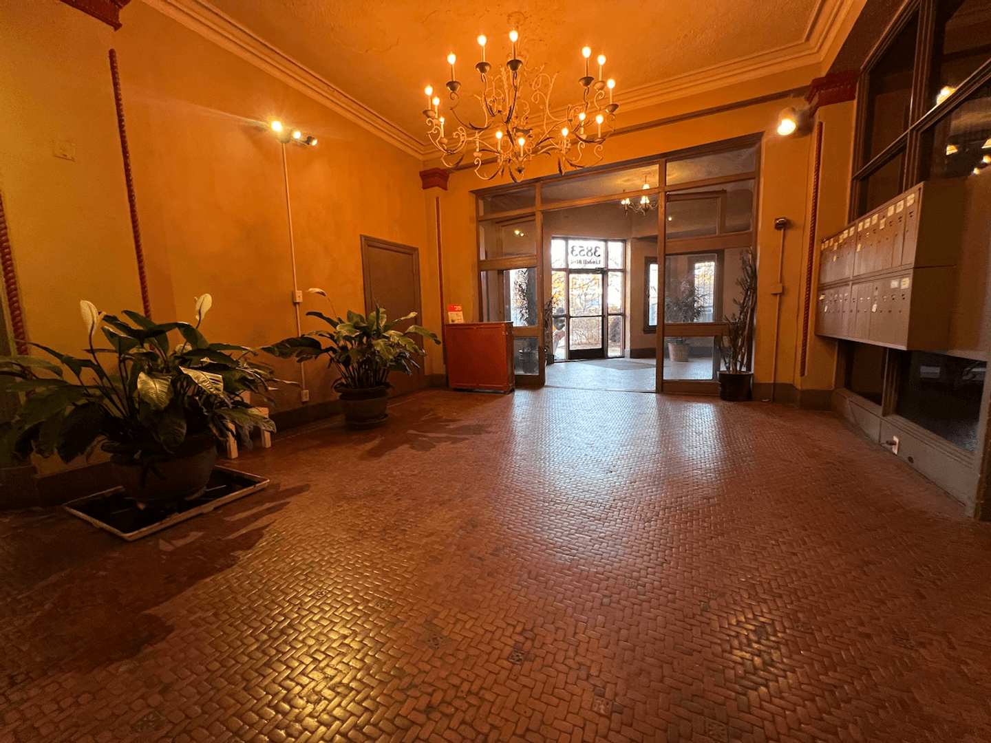 St. Louis Apartment: 3853 Lindell Boulevard