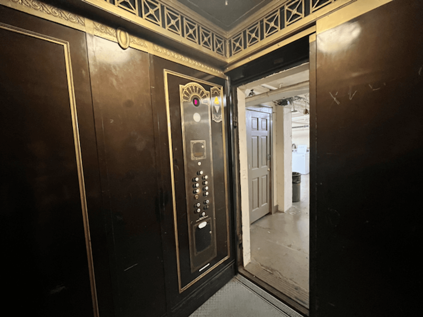 St. Louis Apartment: 3853 Lindell Boulevard