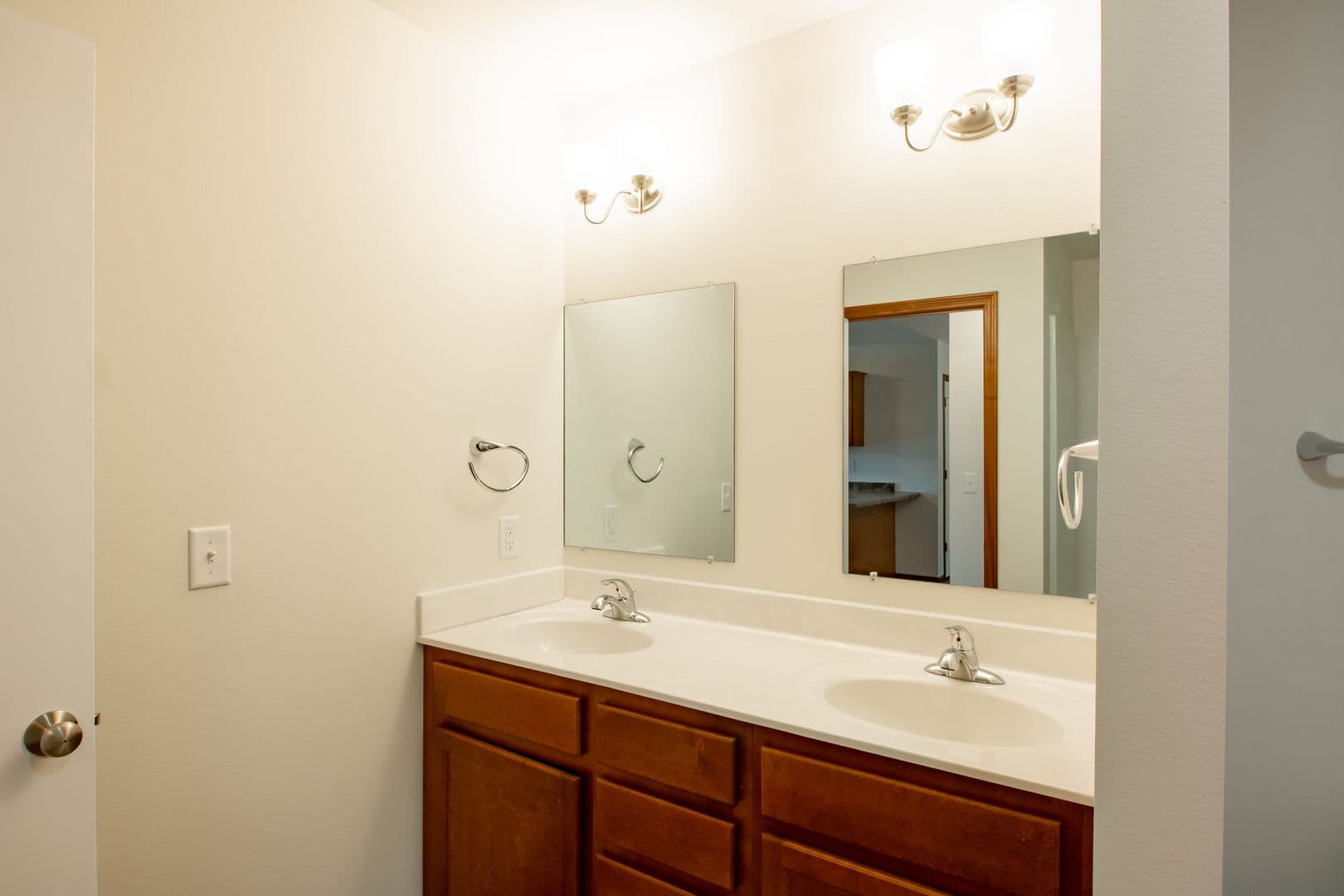 Tiffin Apartment: 590 Calla Lily Way