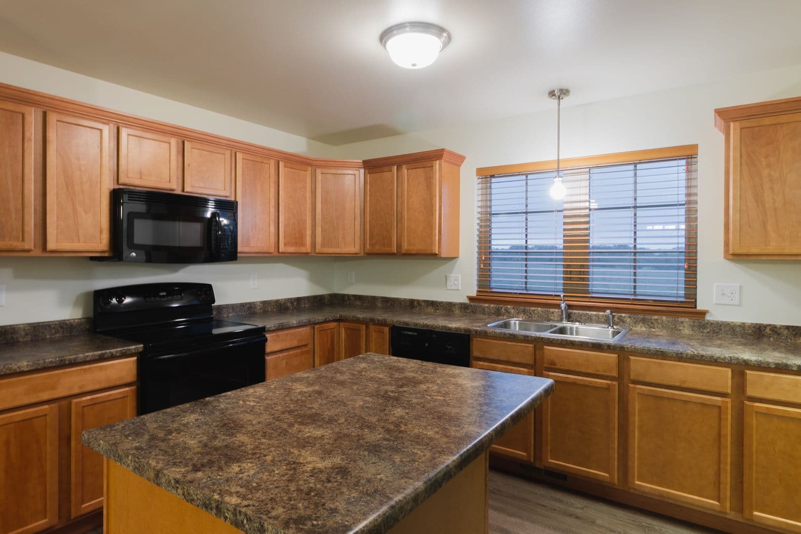 Tiffin Apartment: 590 Calla Lily Way