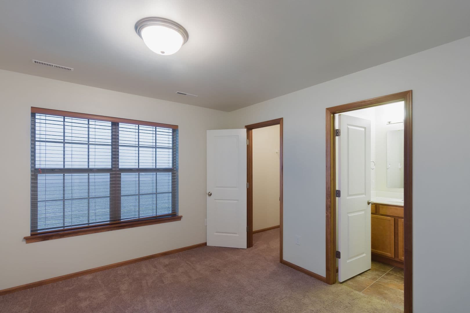 Tiffin Apartment: 590 Calla Lily Way