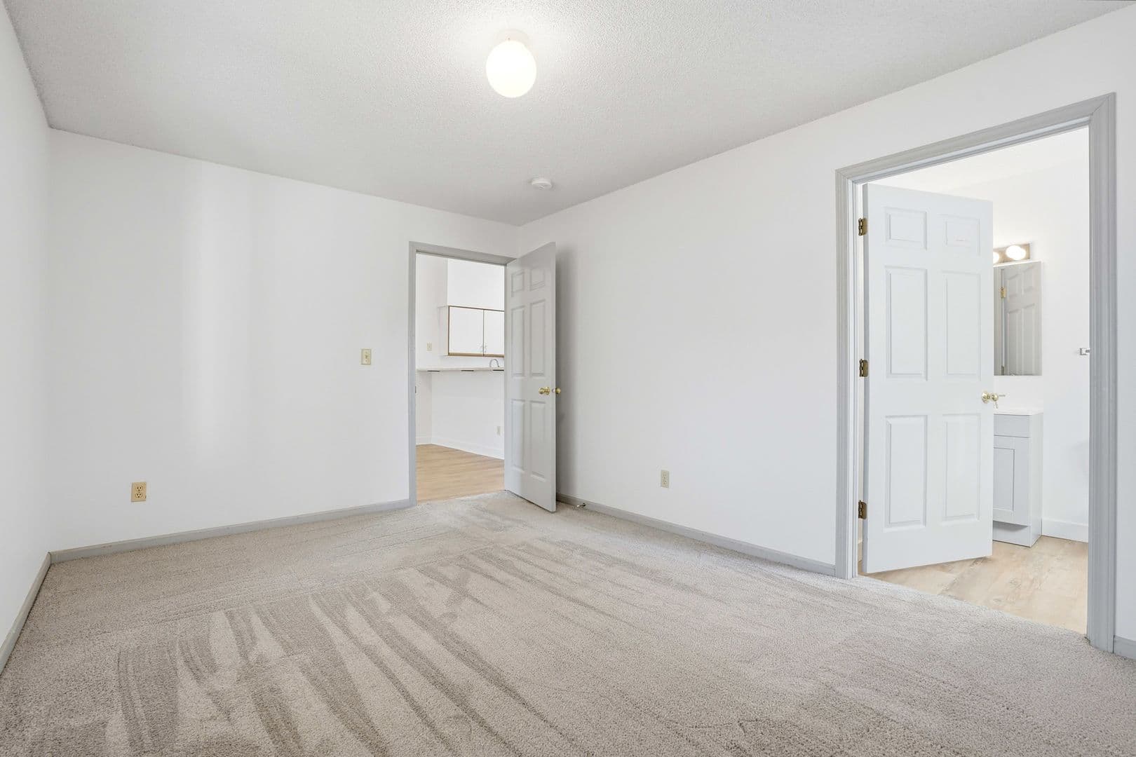 Iowa City Apartment: 2001 - 2167 Keokuk Street