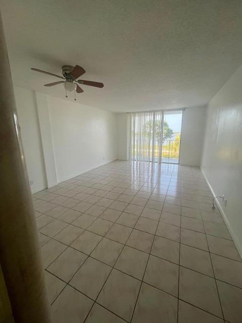 West Palm Beach Apartment: 480 Executive Center Drive