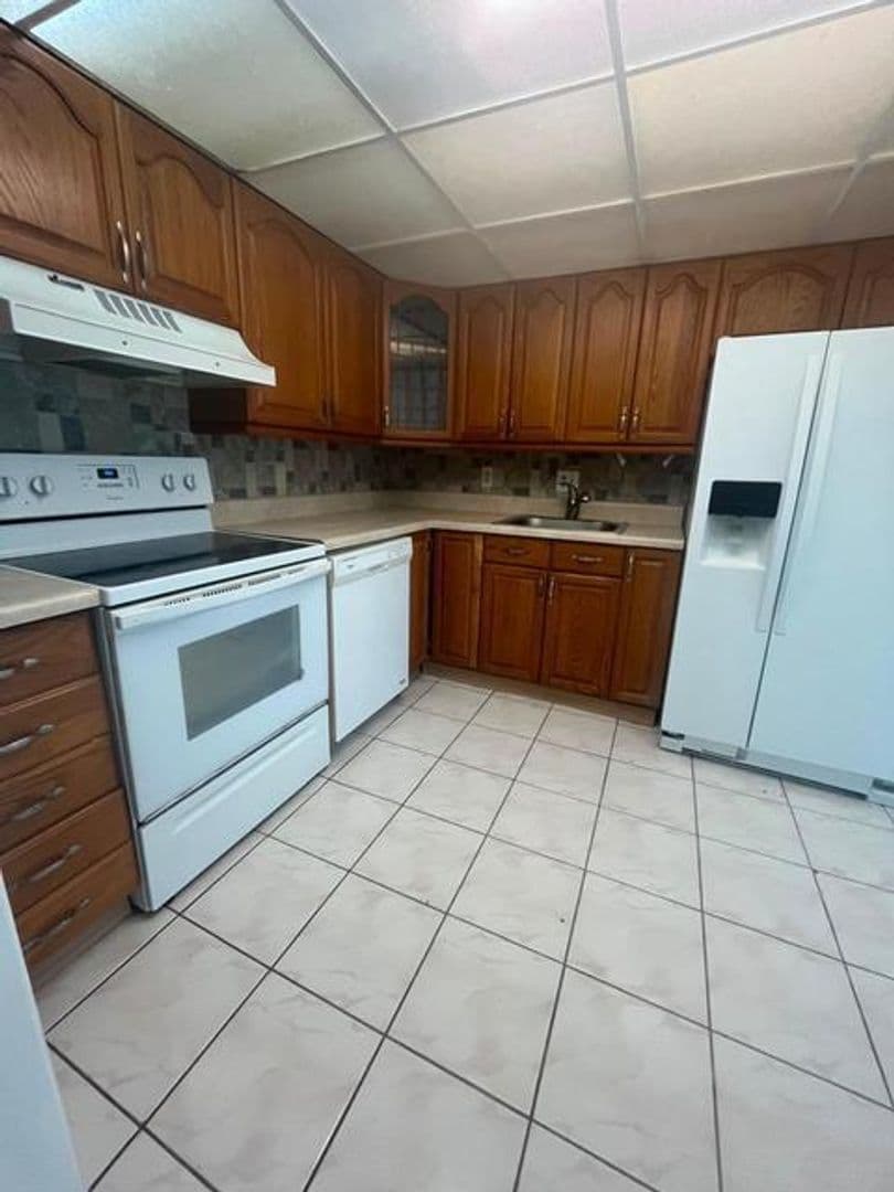 West Palm Beach Apartment: 480 Executive Center Drive