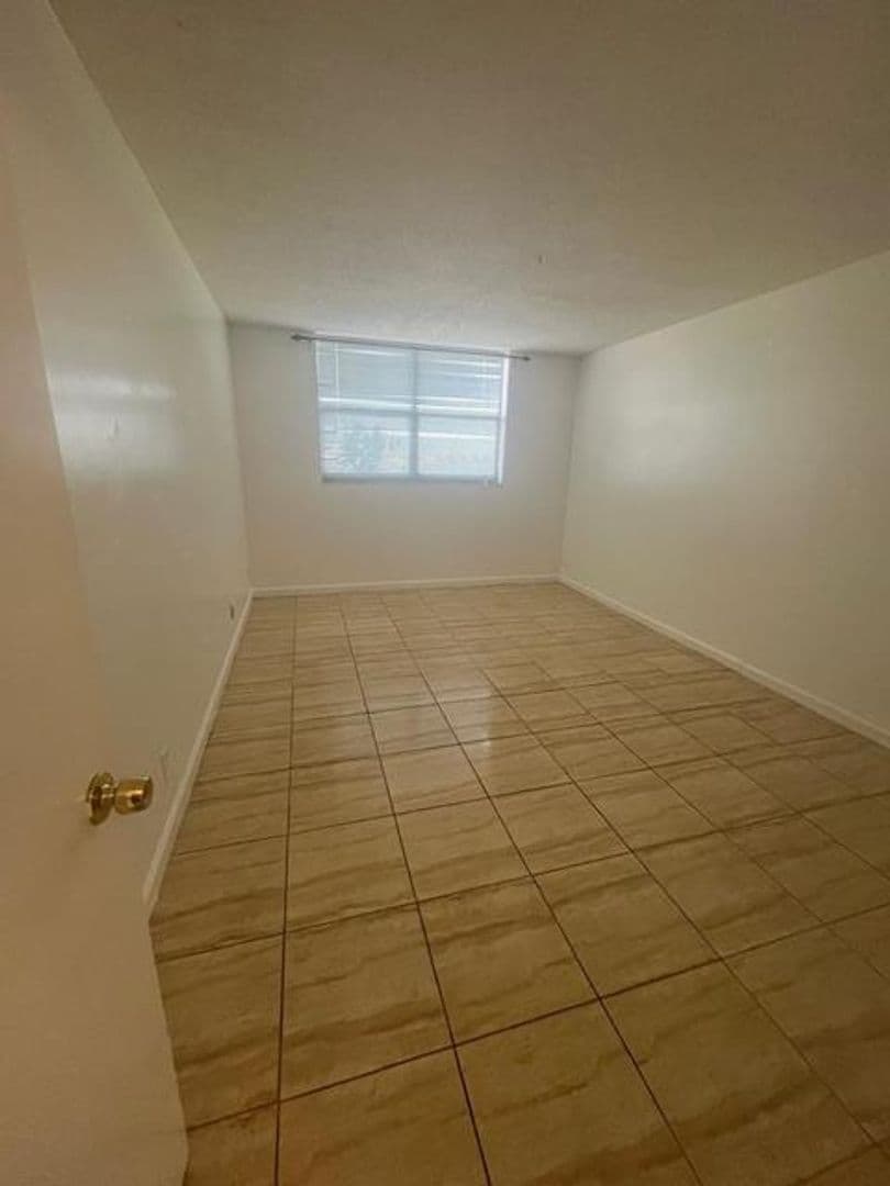 West Palm Beach Apartment: 480 Executive Center Drive