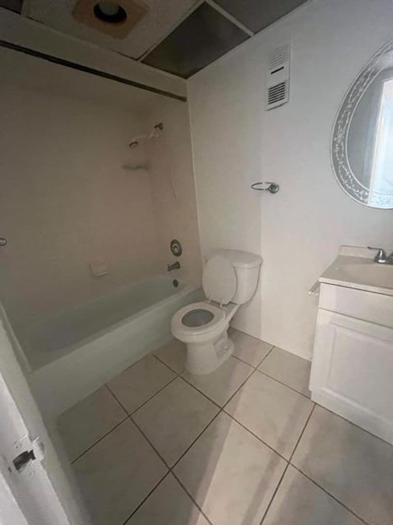 West Palm Beach Apartment: 480 Executive Center Drive