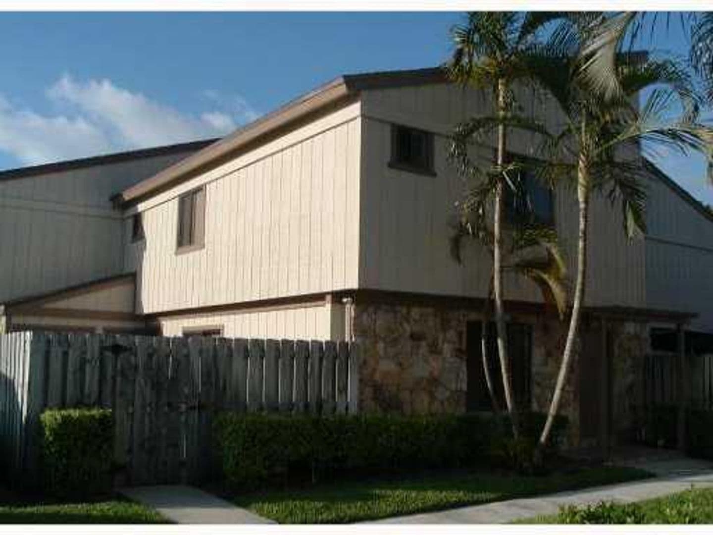 Wellington Apartment: 11868 Sturbridge Lane