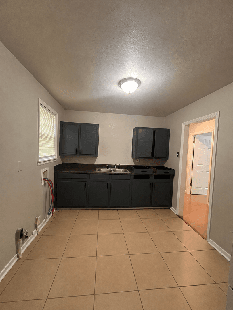 Memphis House: 3450 Admore Street
