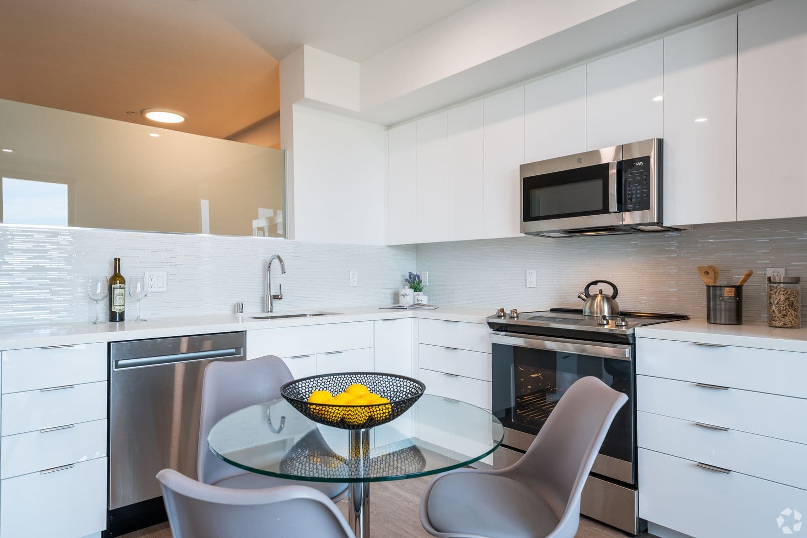 Berkeley Apartment: 3006 San Pablo Ave.