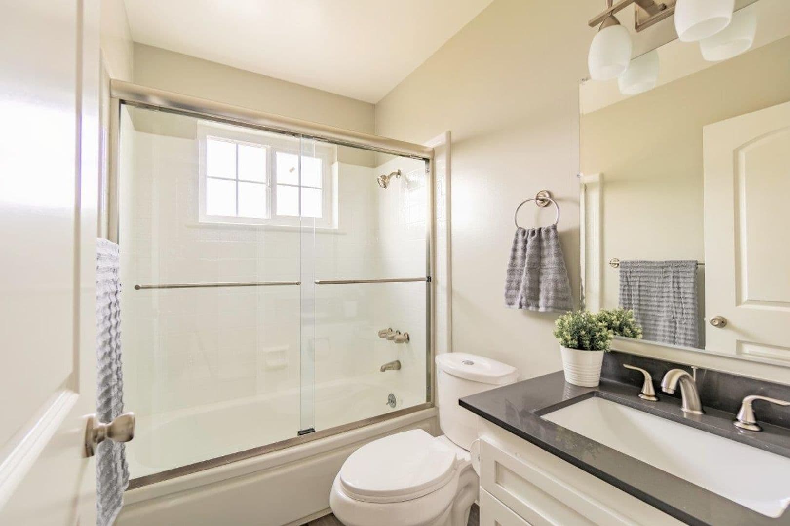 Hayward Apartment: 1282 Mattox Rd