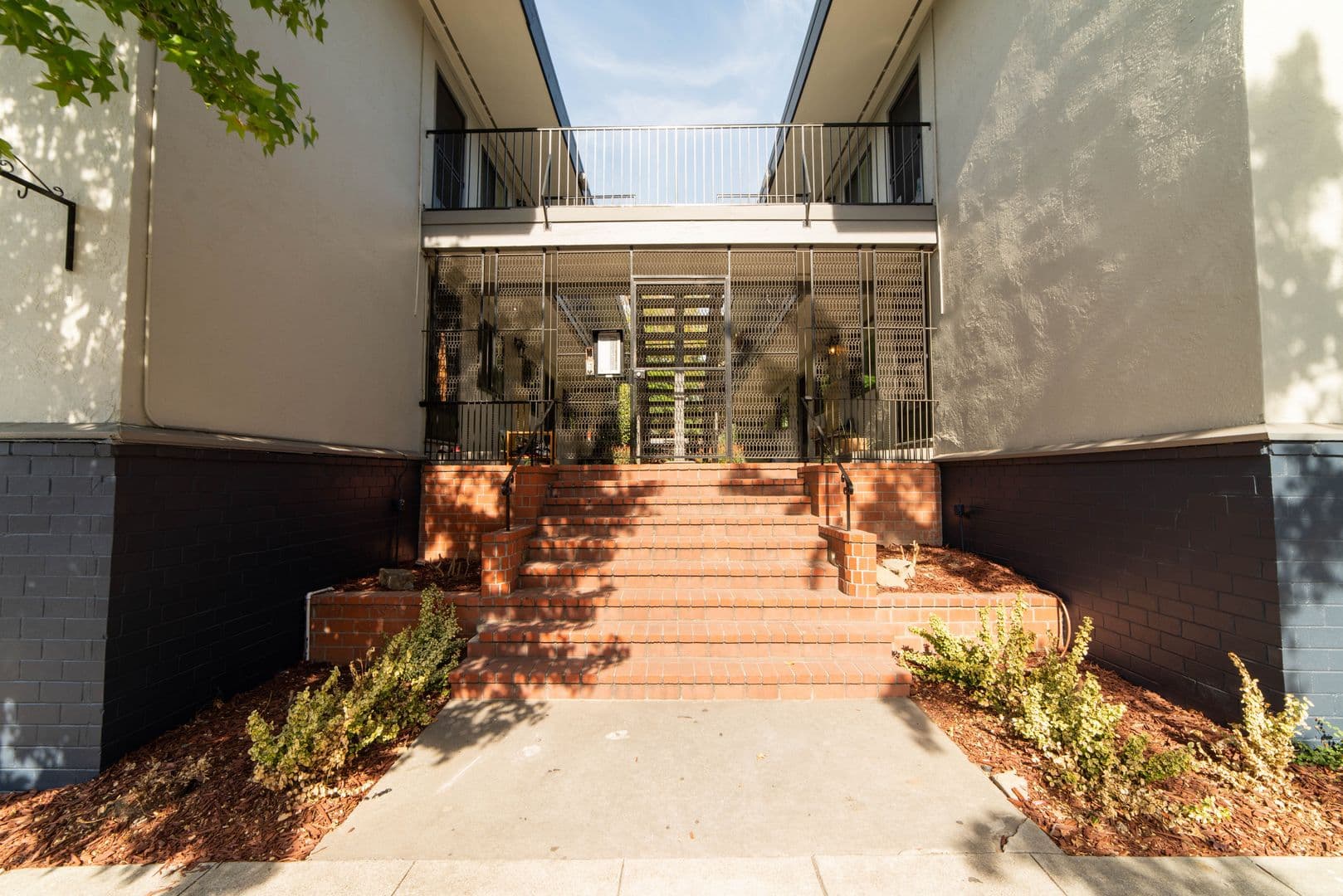 Oakland Apartment: 200 East 15th Street