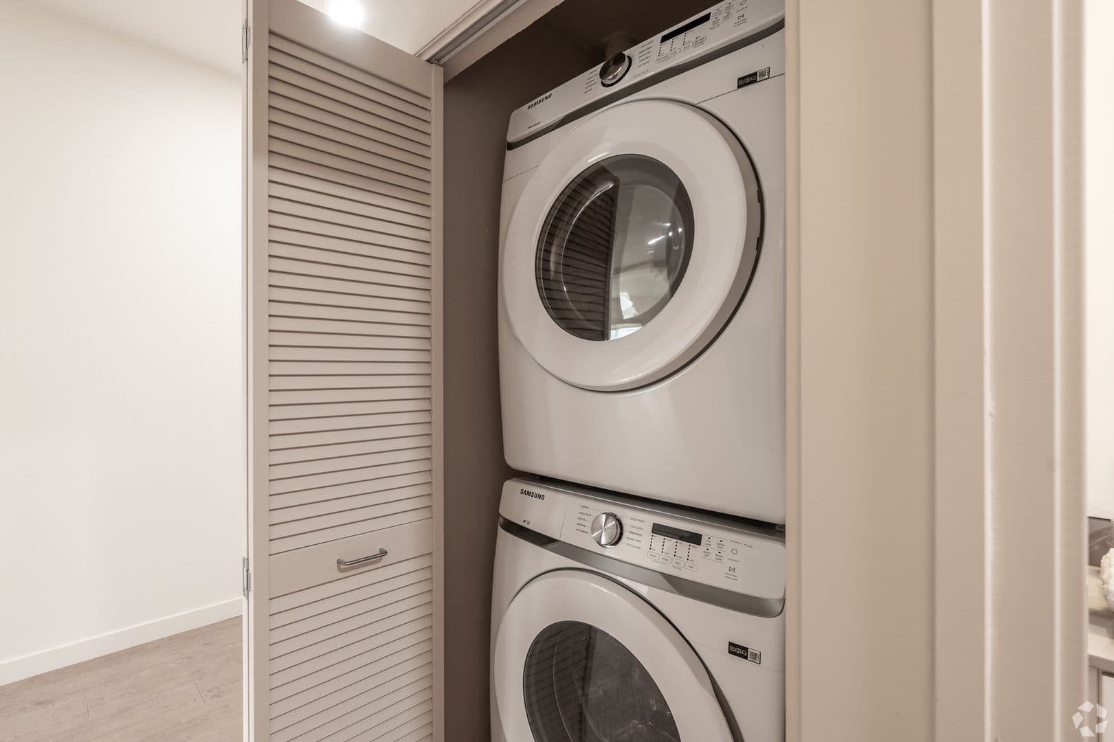 Oakland Apartment: 240 W. MacArthur Blvd