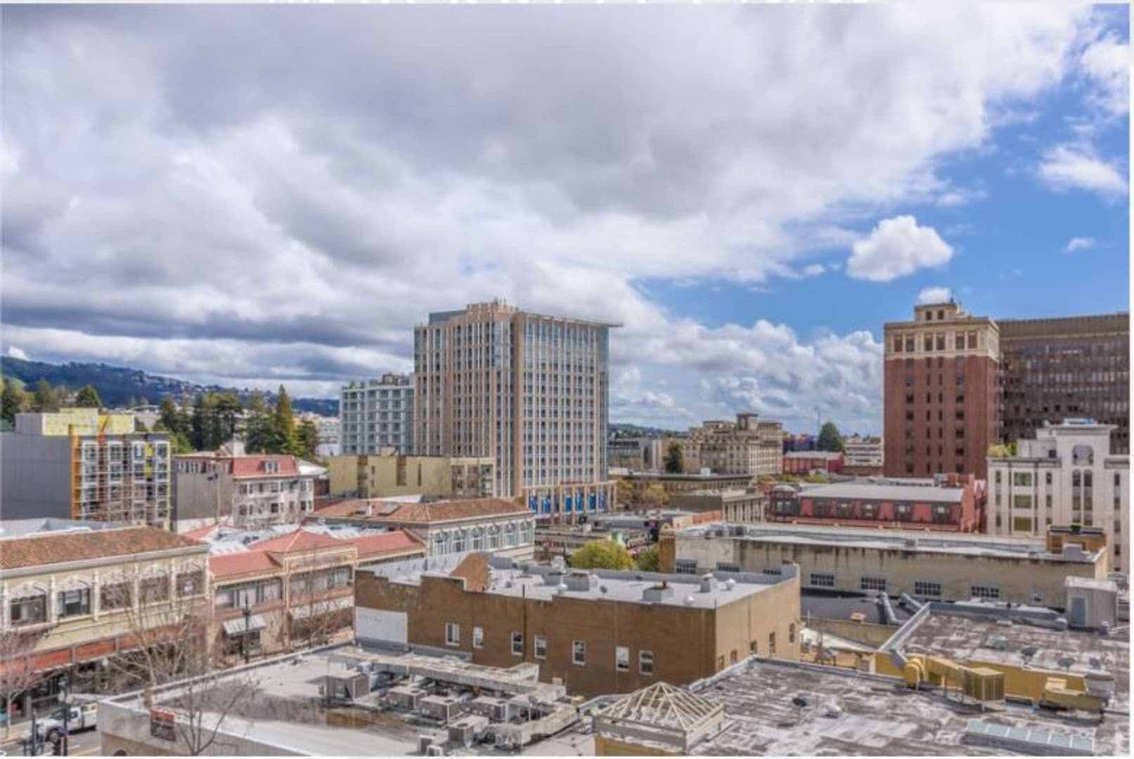 Berkeley Apartment: 2067 University Ave