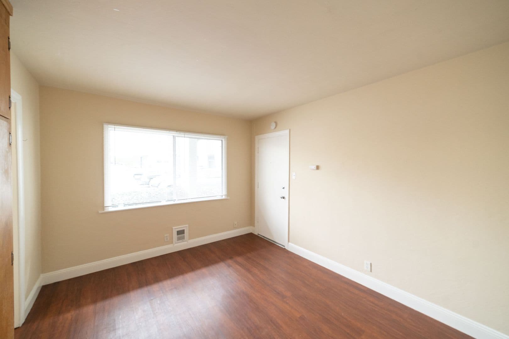 Oakland Apartment: 5471 Vicente Way