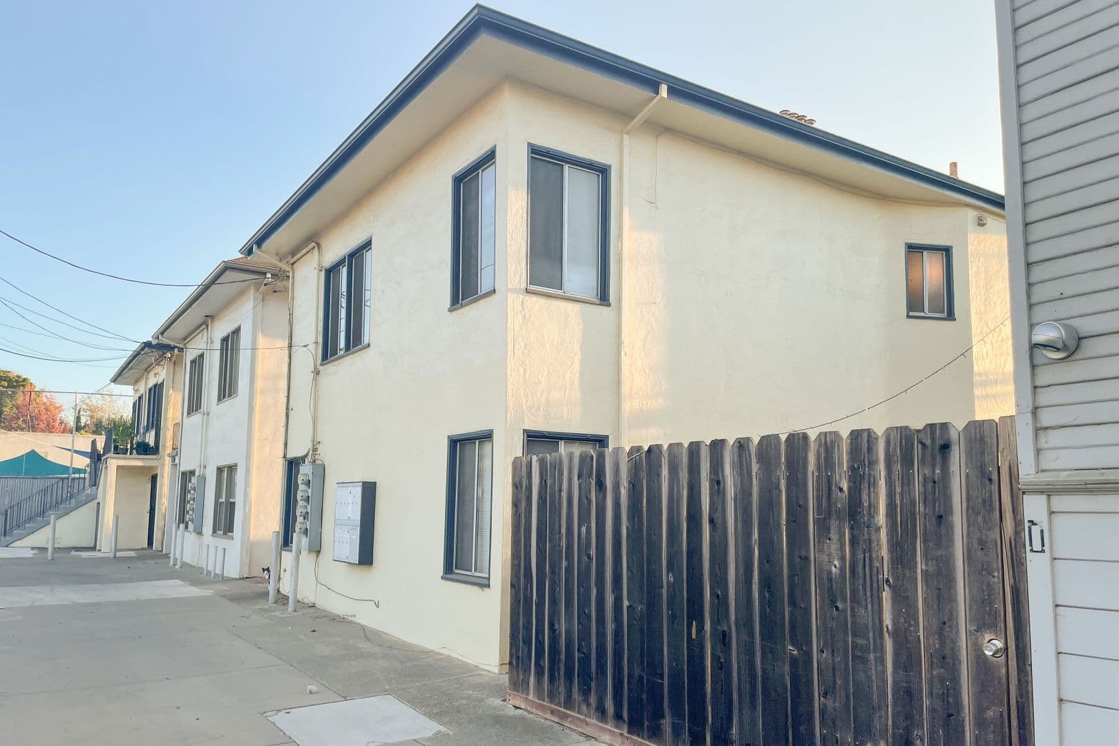 Emeryville Apartment: 1049 43rd Street